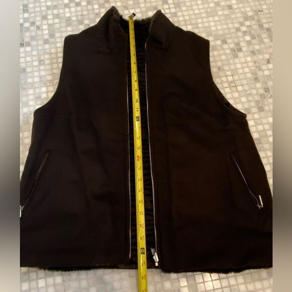 Cedrics Women’s Dark Brown Reversible Fur Vest - Picture 7 of 12